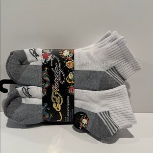 NWT Ed Hardy (8) Pairs Men’s Athletic Quarter Socks in White & Gray. Fits 6-12